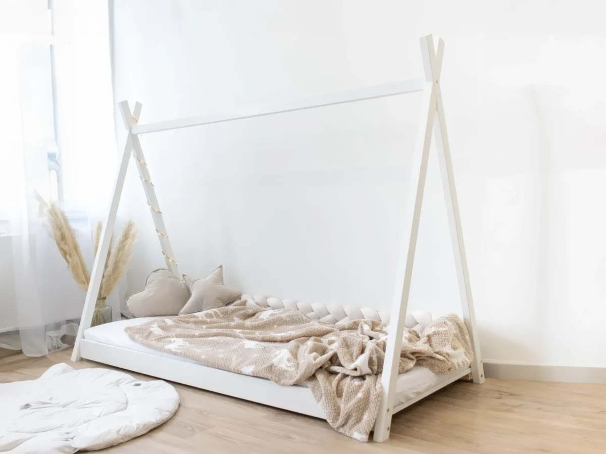 Tipi-Bett aus Kiefernholz