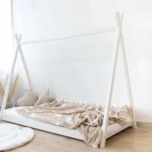 Tipi-Bett aus Kiefernholz