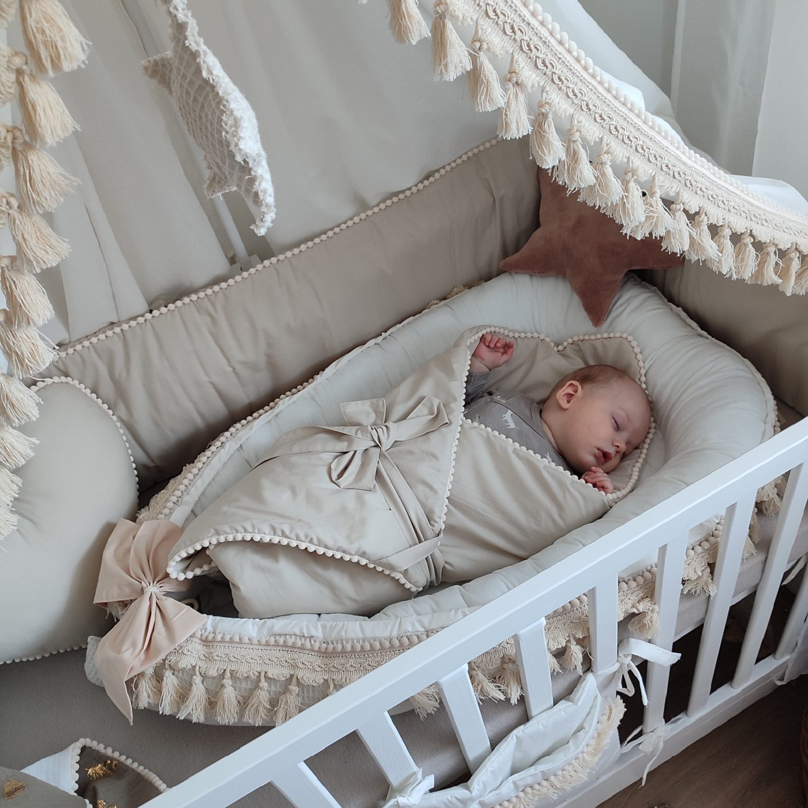 Boho-Bettbaldachin aus Baumwolle mit Gestell Boho-Bettbaldachin aus Baumwolle mit Gestell