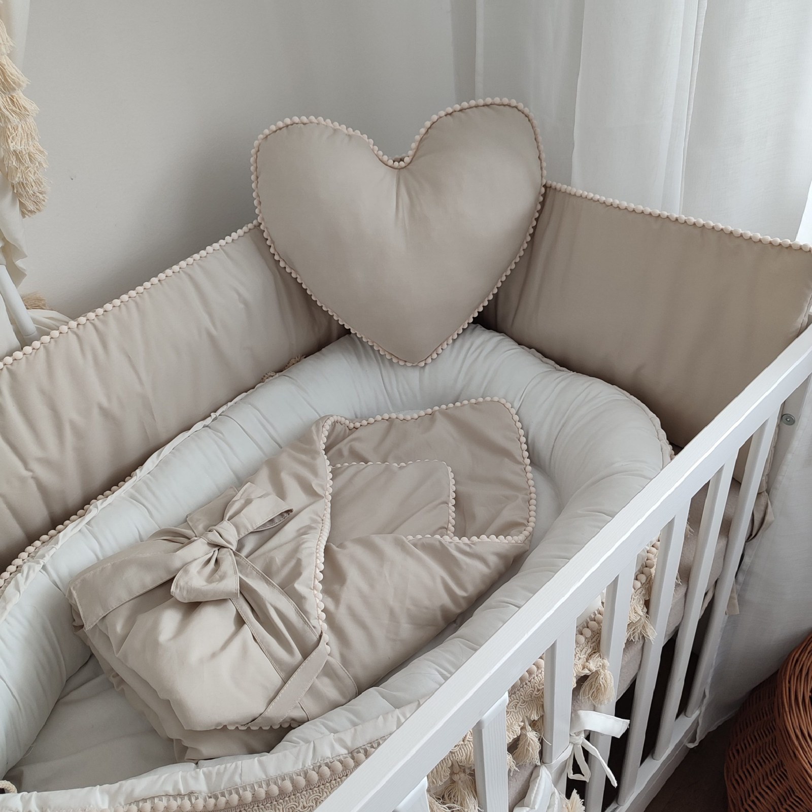 Boho-Nestchen mit Pompons