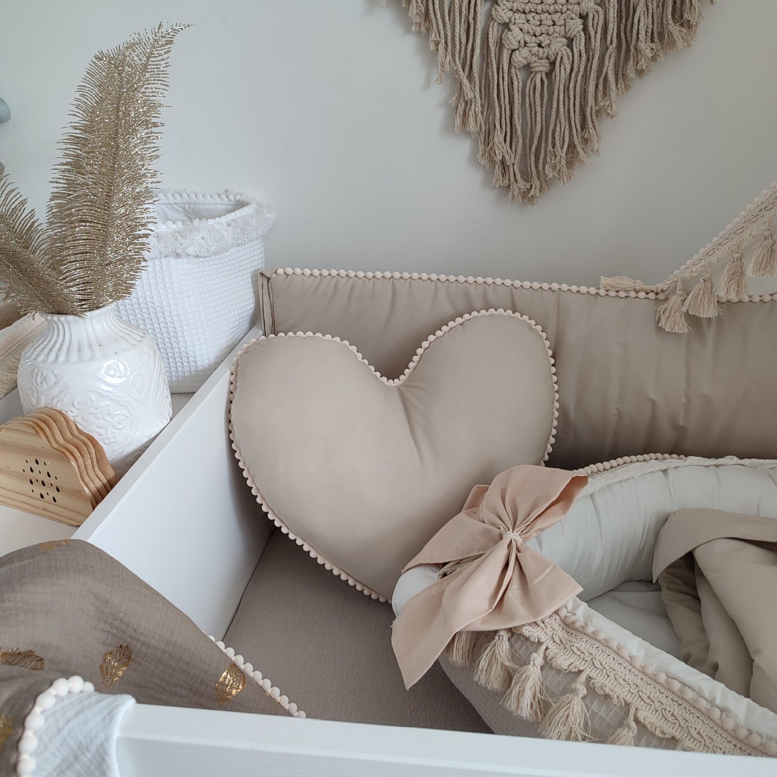 Boho-Nestchen mit Pompons