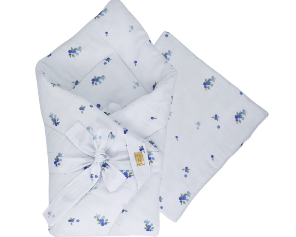 2-in-1 Einschlagdecke 75 × 75 cm mit Kissen 35 × 35 cm – Blaubeeren