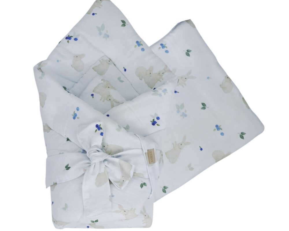 2-in-1 Einschlagdecke 75 × 75 cm mit Kissen 35 × 35 cm – Waldhasen