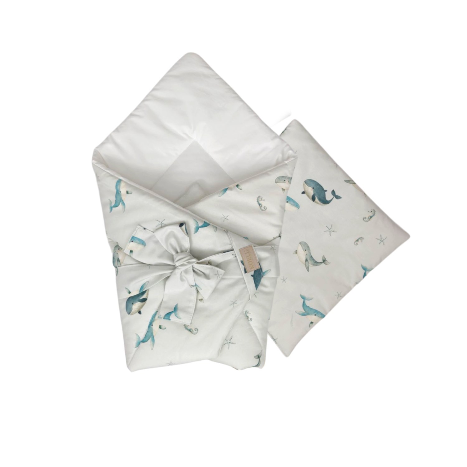 2-in-1 Einschlagdecke 75 × 75 cm mit Kissen 35 × 35 cm – Wale