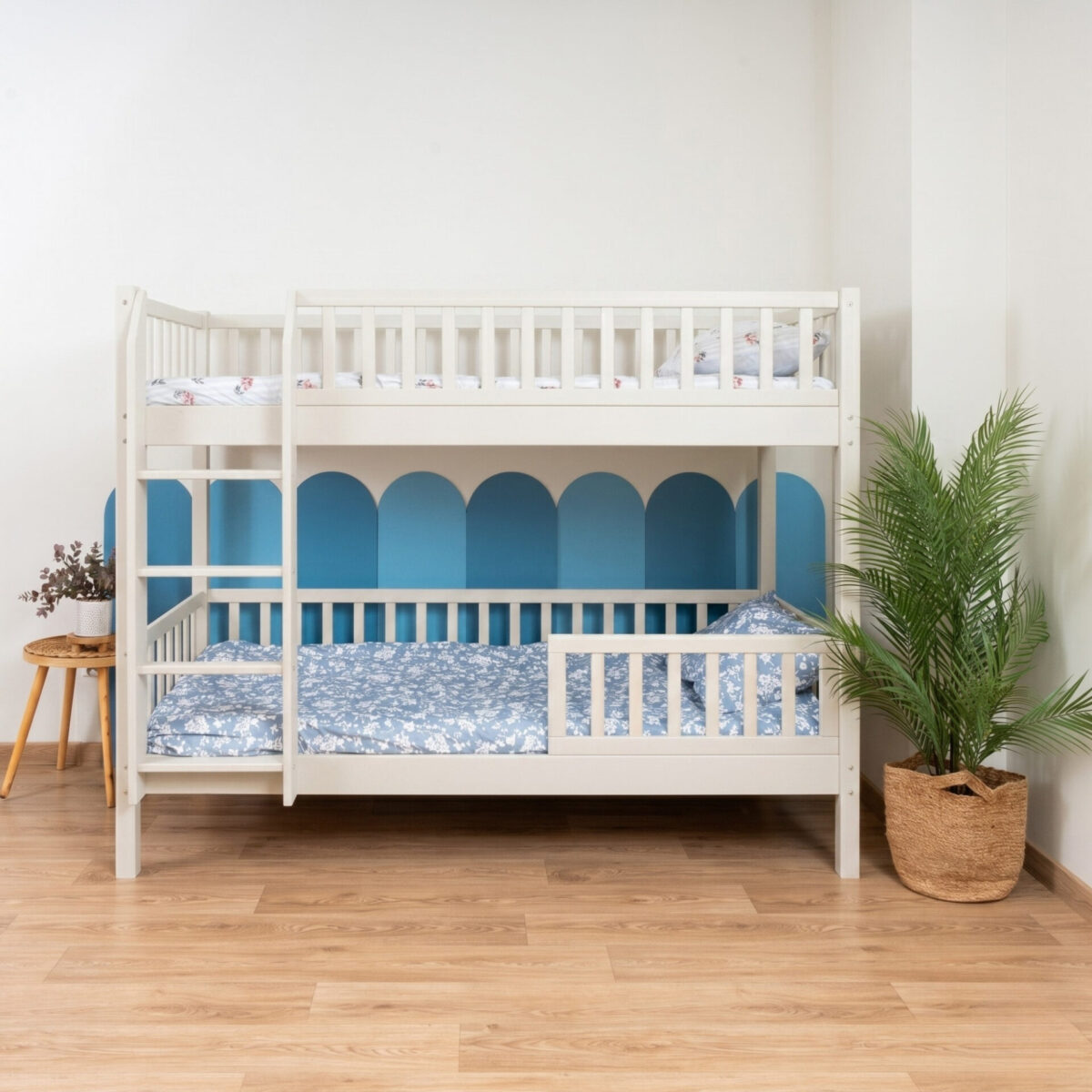 Etagenbett für Kinder KOSMO – Kaschmir, mit Rausfallschutz unten (1) Etagenbett für Kinder KOSMO aus Kiefernholz, Kaschmir, mit Rausfallschutz unten