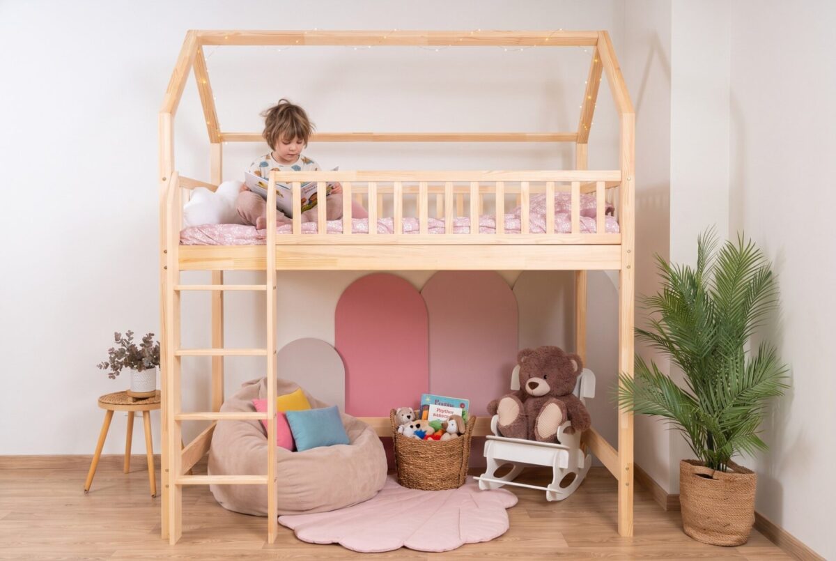 Hochbett KOSMO Long aus Kiefernholz im Kinderzimmer