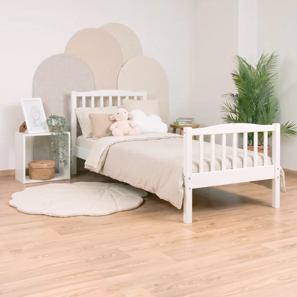 Kinderbett MALVA aus Kiefernholz, Weiss, im Kinderzimmer