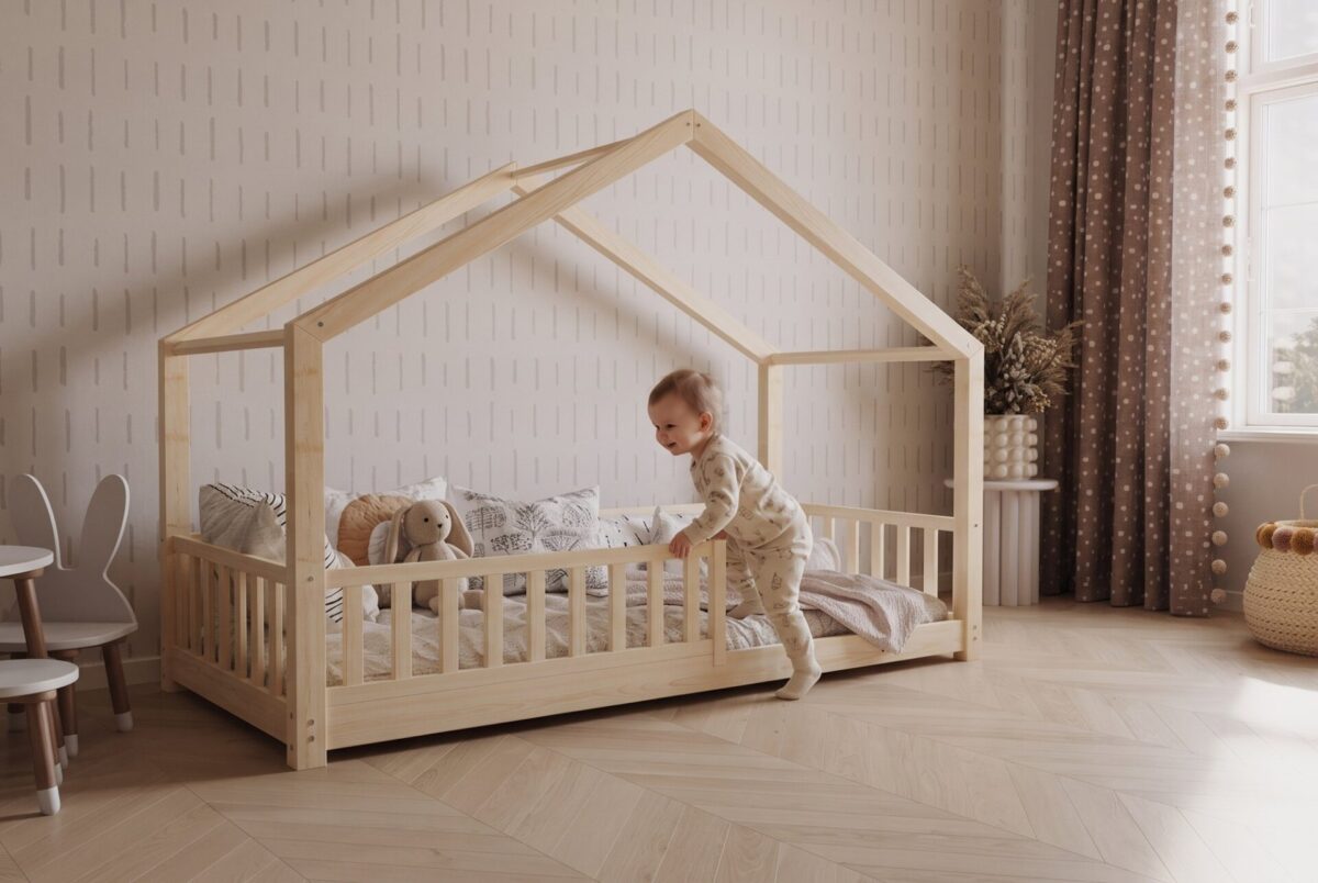 Kind im Kinderbett SELVIA mini