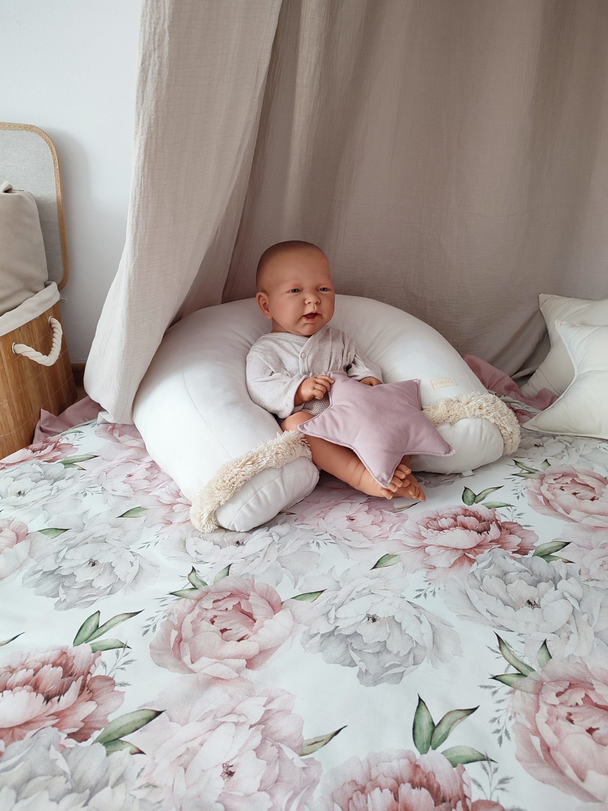 Stillkissen Regenbogen im Boho-Stil Stillkissen Regenbogen im Boho-Stil